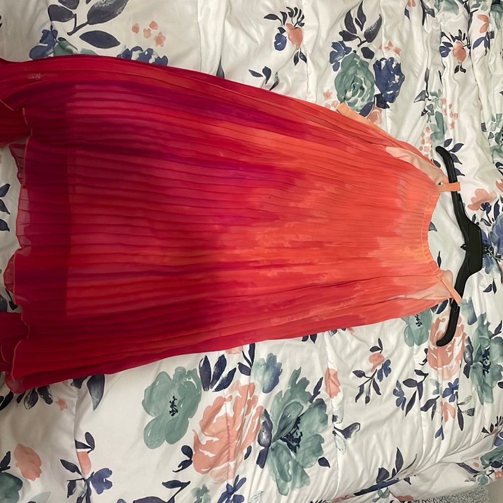 A spring time dress that’s pink ombré in color. Brand APT. 9 and it’s a size 16